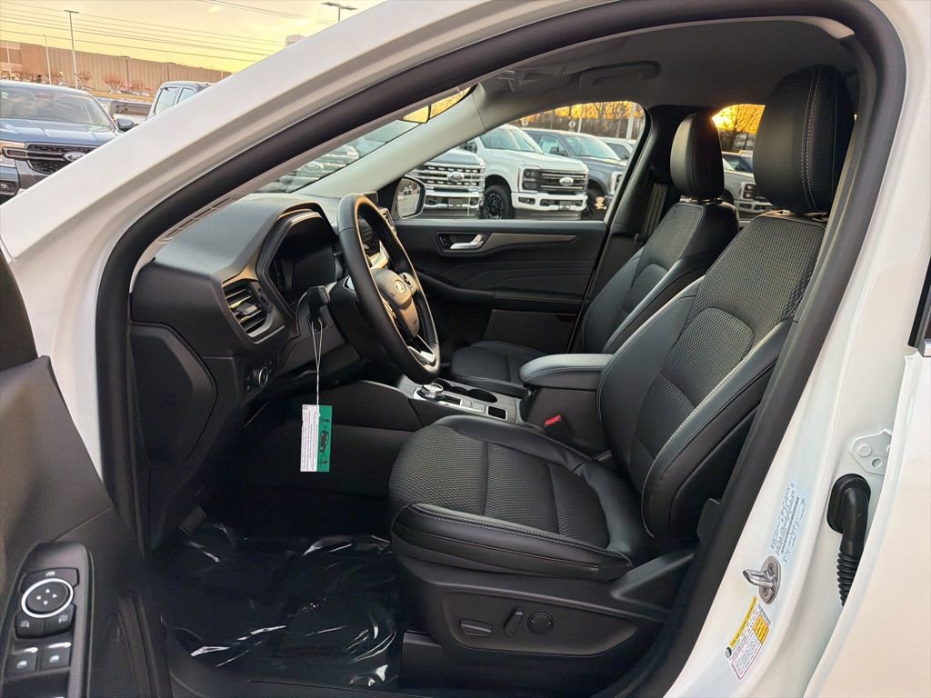 New 2026 Ford Escape SE FWD image 10