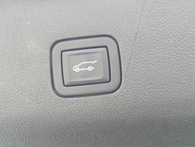 Used 2024 Chevrolet Suburban Z71 w/ Luxury Package image 15