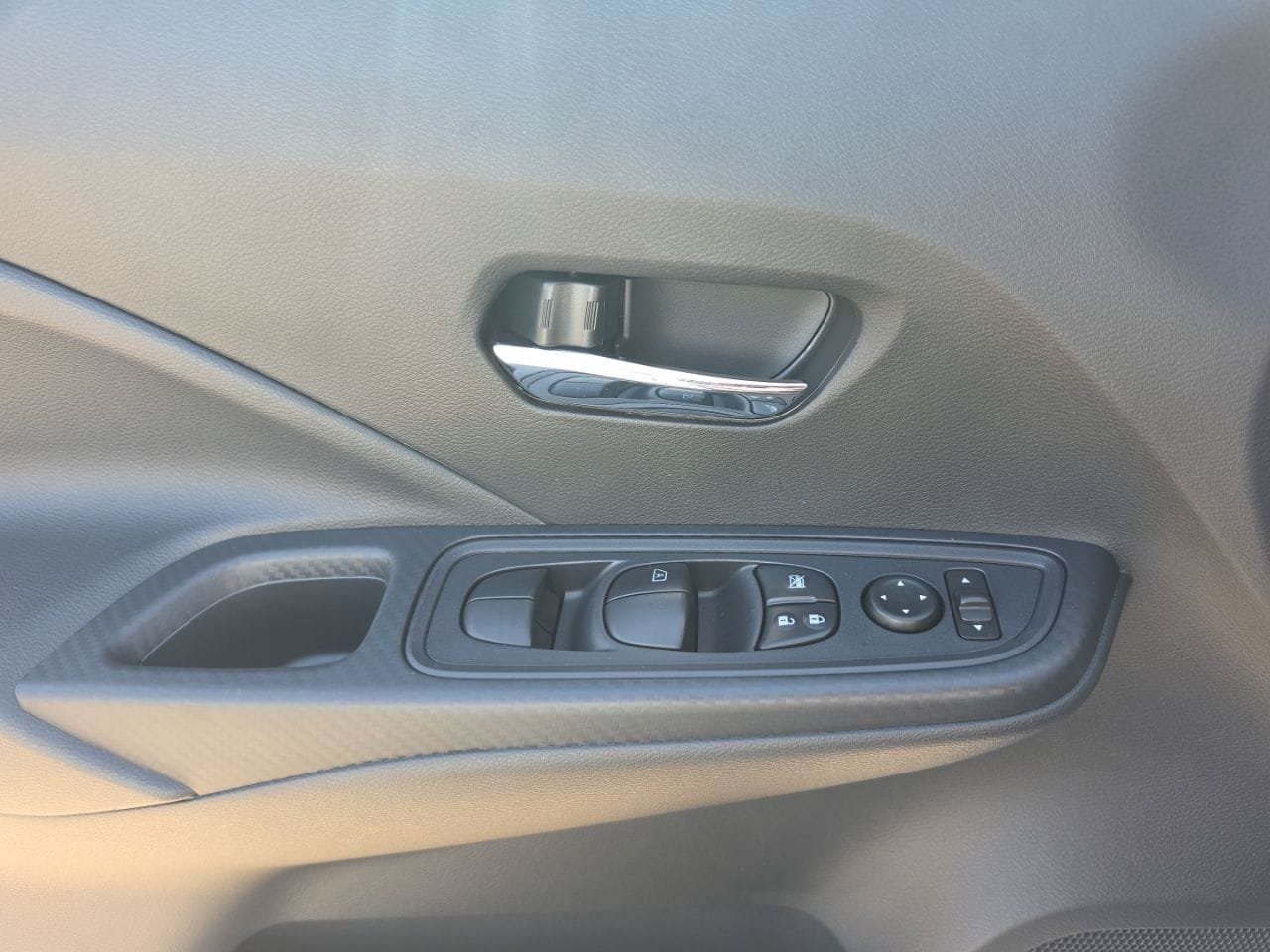 Used 2025 Nissan Versa SV w/ Trunk Package FWD image 19