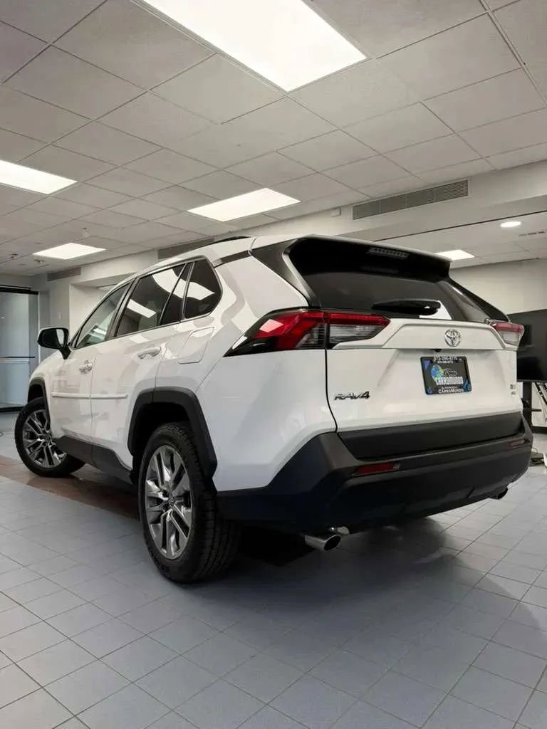 Used 2019 Toyota RAV4 XLE Premium w/ Cold Weather Package AWD/4WD image 4
