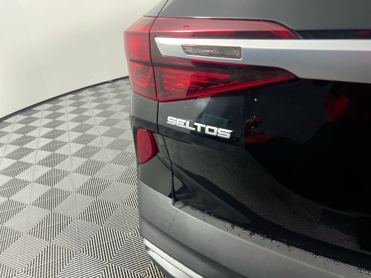 Certified 2023 Kia Seltos S w/ Navigation Package FWD image 5
