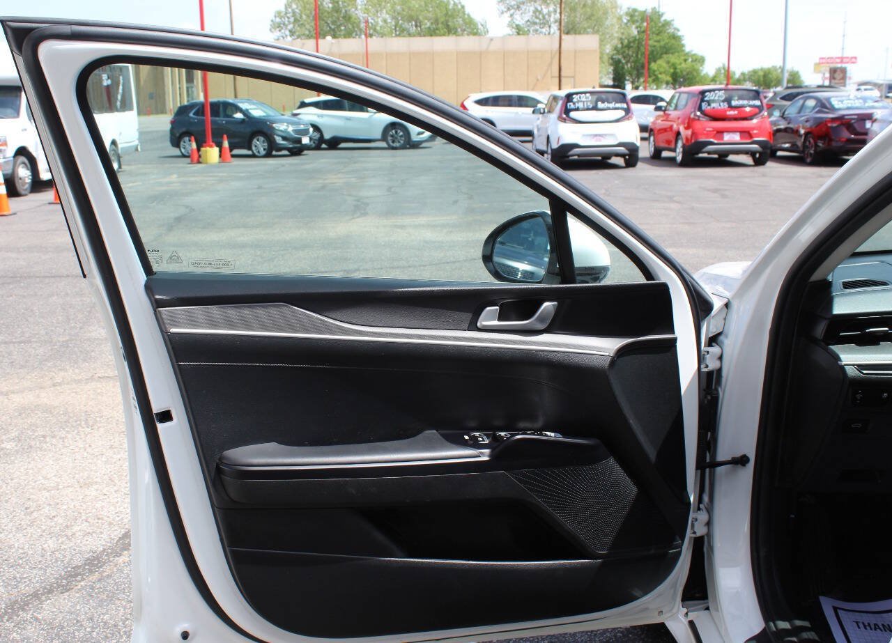 Used 2025 Kia K5 LXS FWD image 13