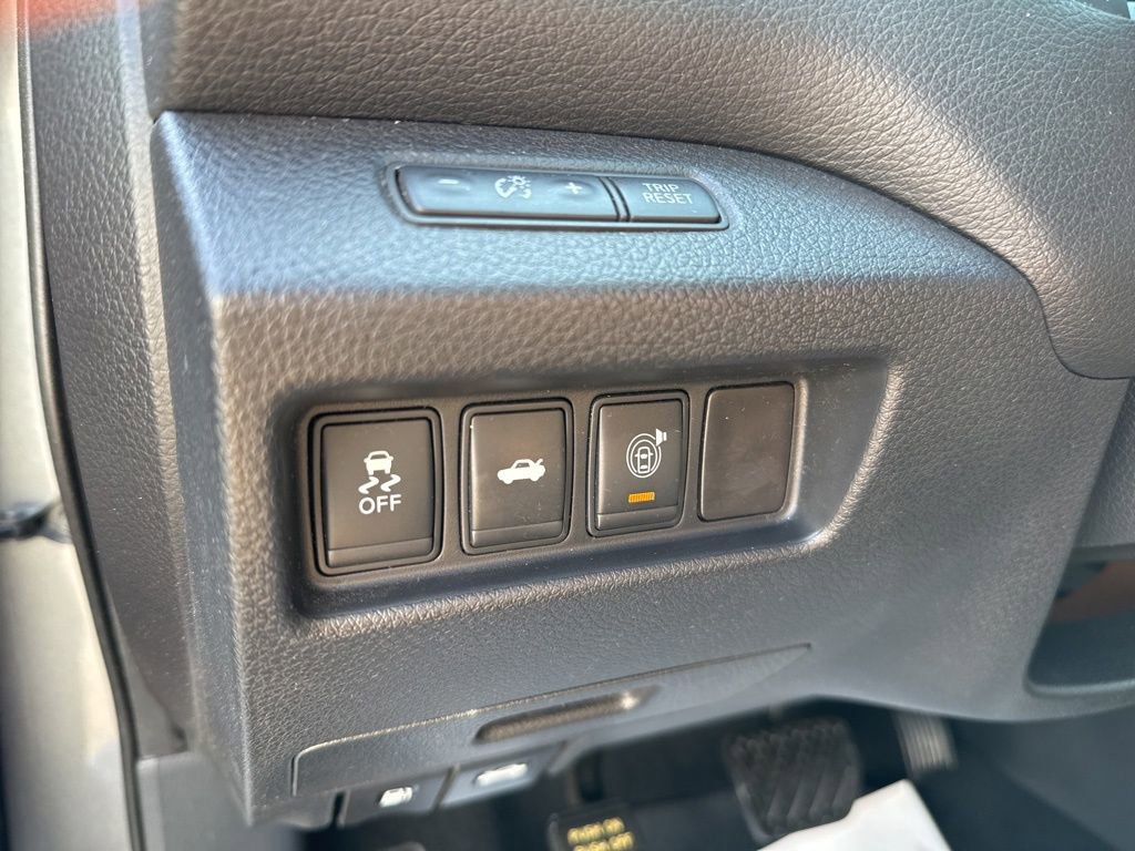 Used 2015 Nissan Altima 2.5 SV w/ Convenience Package FWD image 16