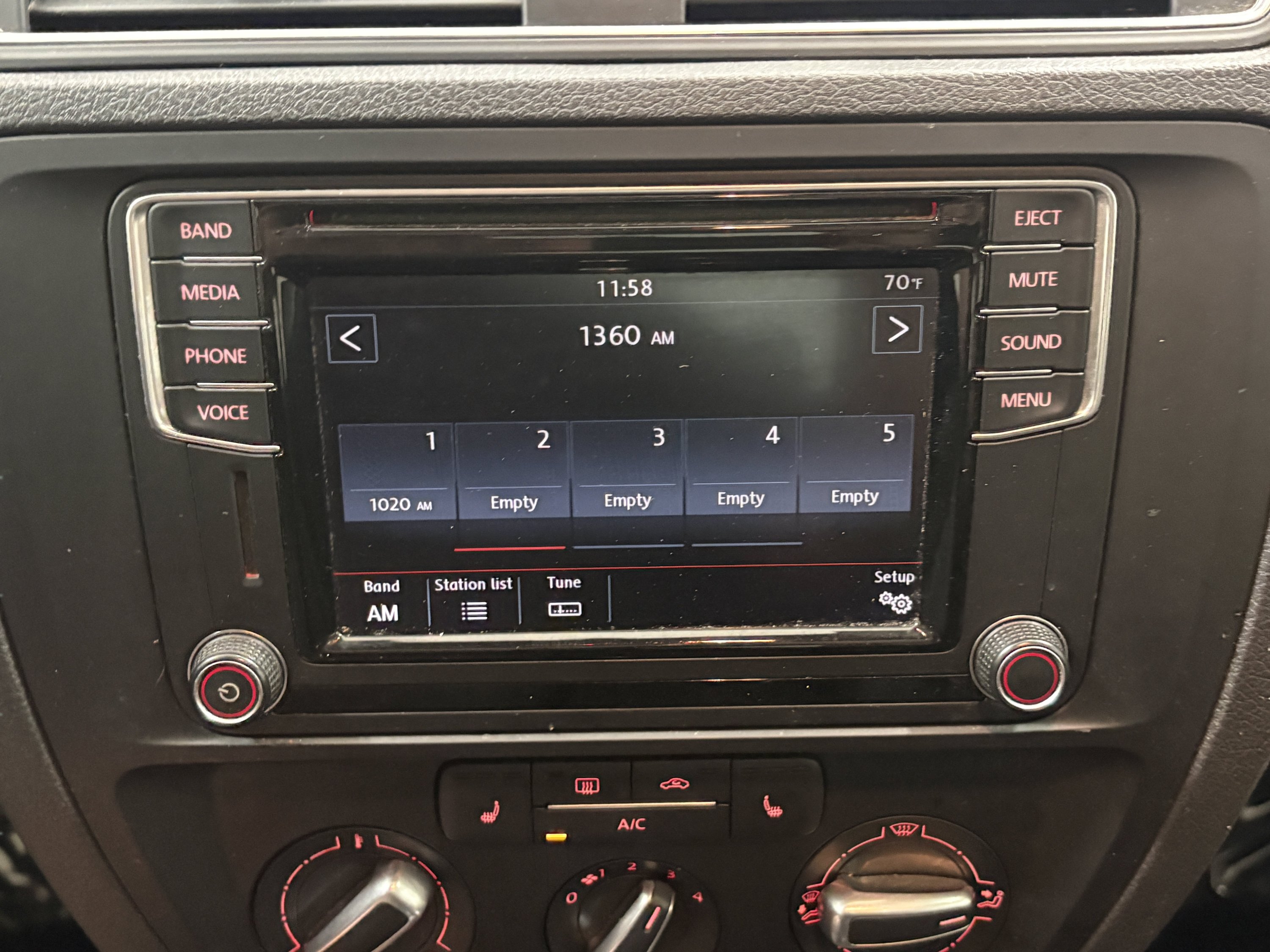 Used 2017 Volkswagen Jetta SE FWD image 16
