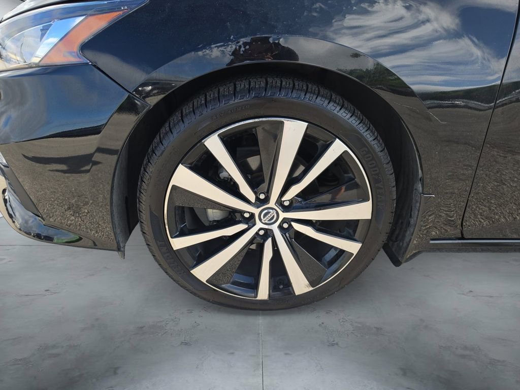 Used 2019 Nissan Altima 2.5 SR FWD image 14