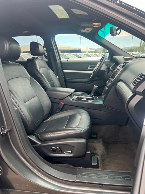 Used 2016 Ford Explorer XLT w/ Equipment Group 202A FWD image 34