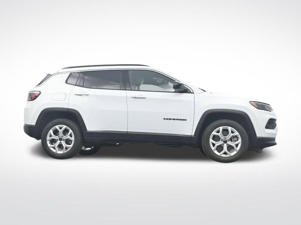 Used 2025 Jeep Compass Latitude image 33