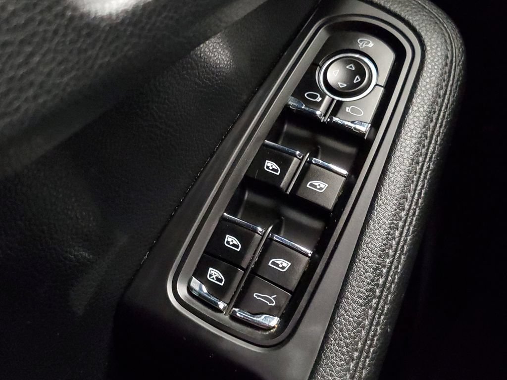 Used 2020 Porsche Macan AWD/4WD image 14