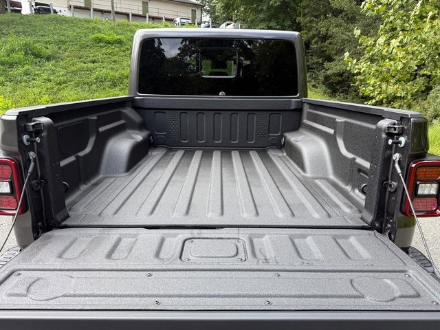 New 2025 Jeep Gladiator Mojave image 9