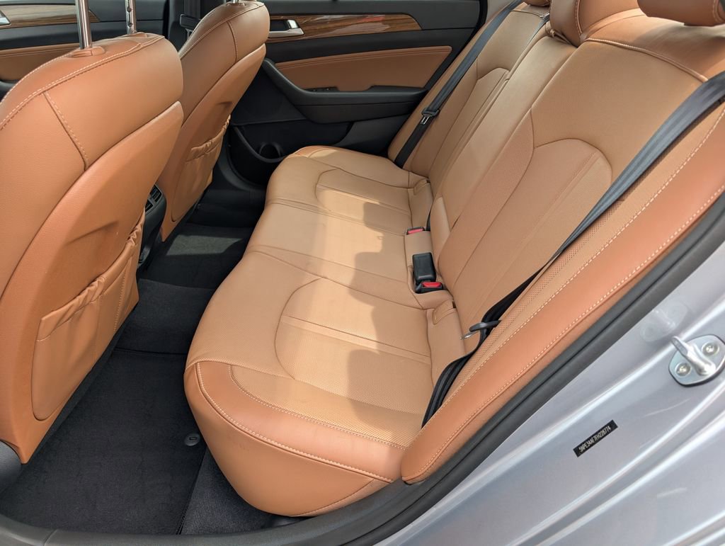 Used 2015 Hyundai Sonata Limited w/ Option Group 06 FWD image 9