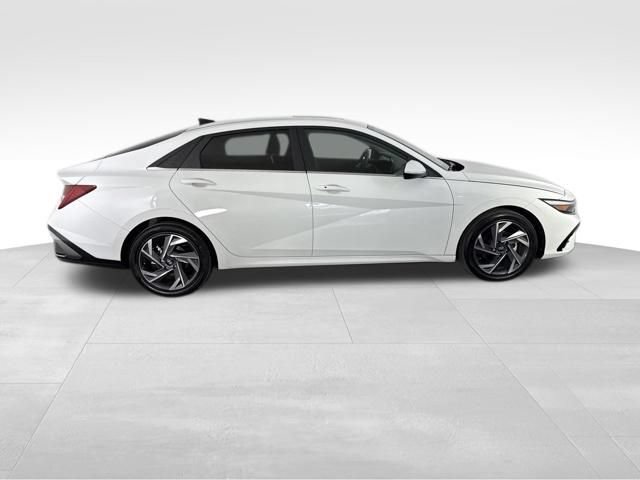 Certified 2025 Hyundai Elantra SEL FWD image 6