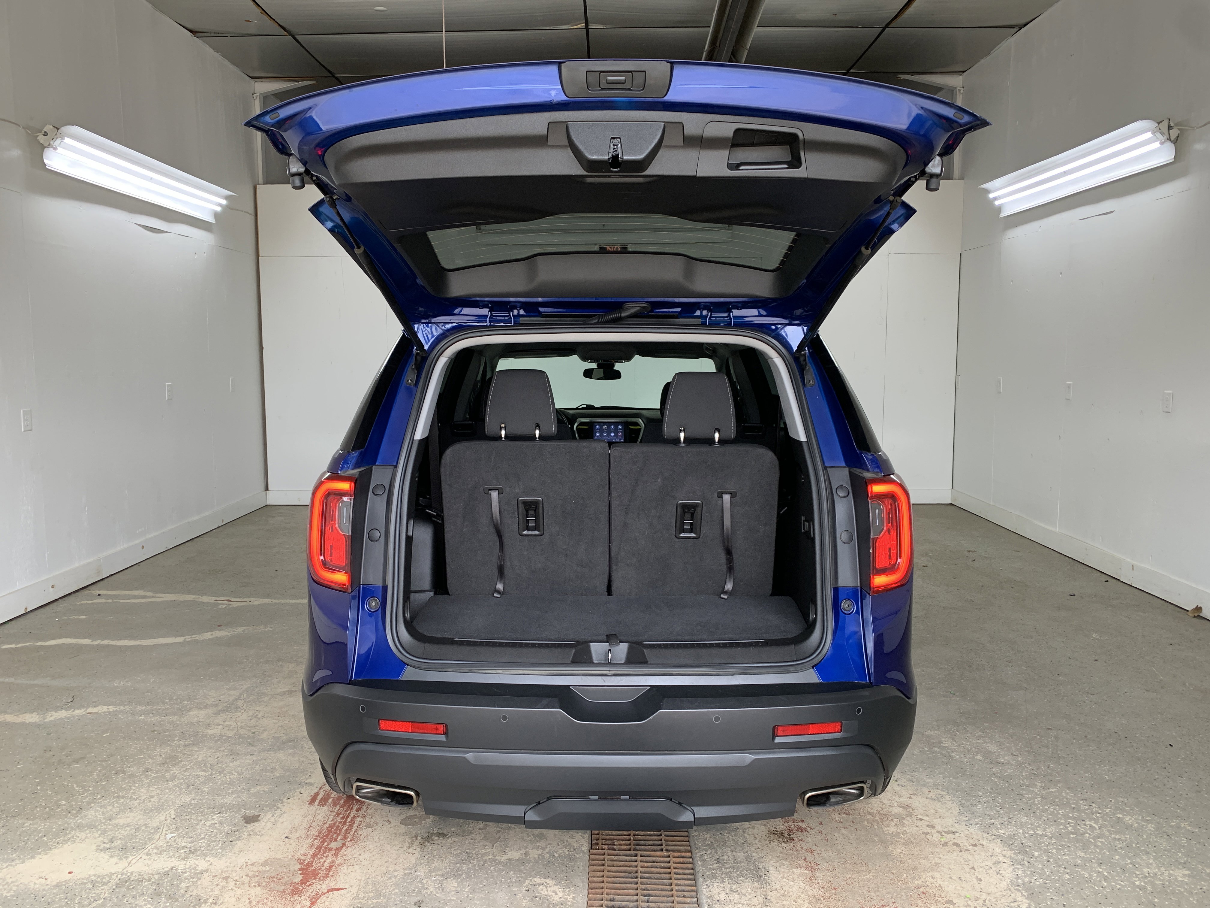 Used 2023 GMC Acadia SLE w/ Elevation Edition image 40