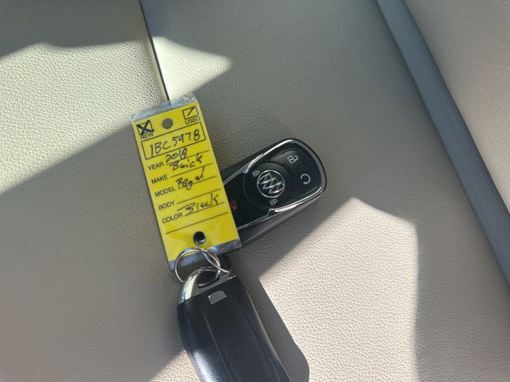 Used 2018 Buick Regal Essence image 32