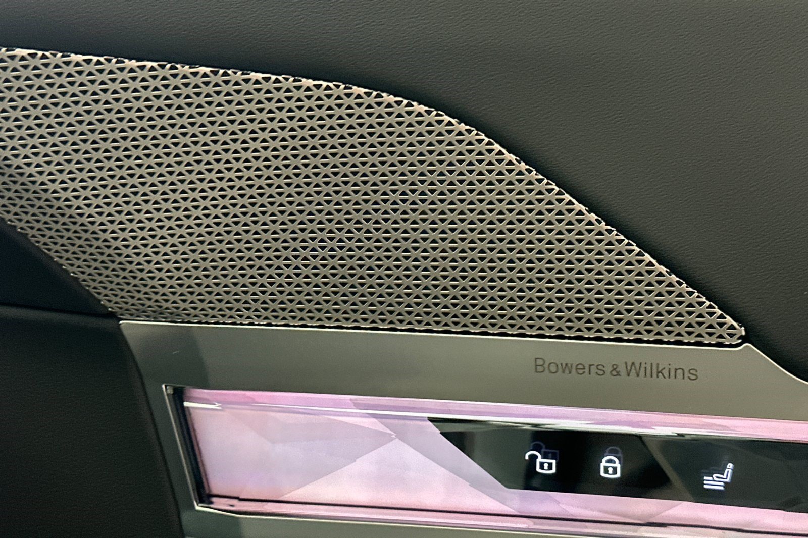 Certified 2023 BMW 740i RWD image 30