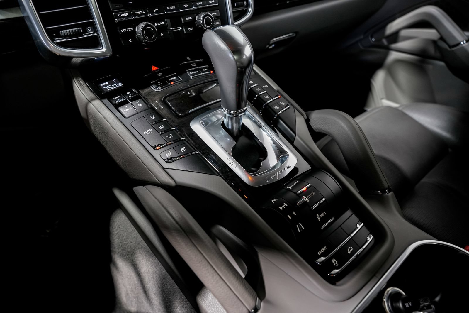 Used 2013 Porsche Cayenne Diesel AWD/4WD image 14