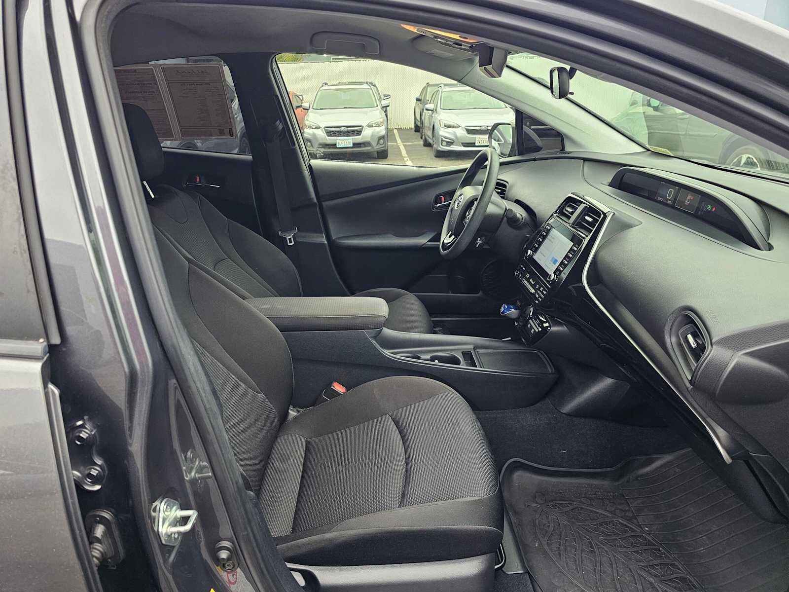 Used 2020 Toyota Prius L Eco FWD image 10