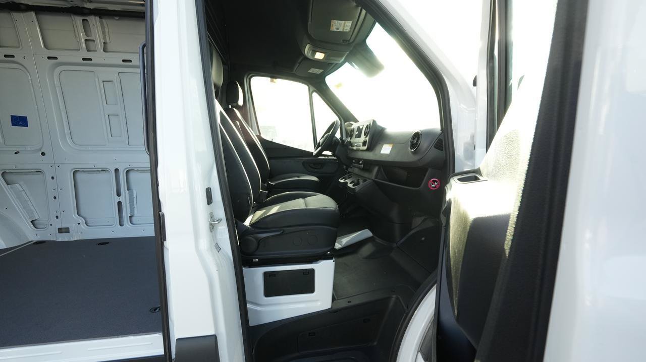 Used 2024 Mercedes-Benz Sprinter 2500 image 8