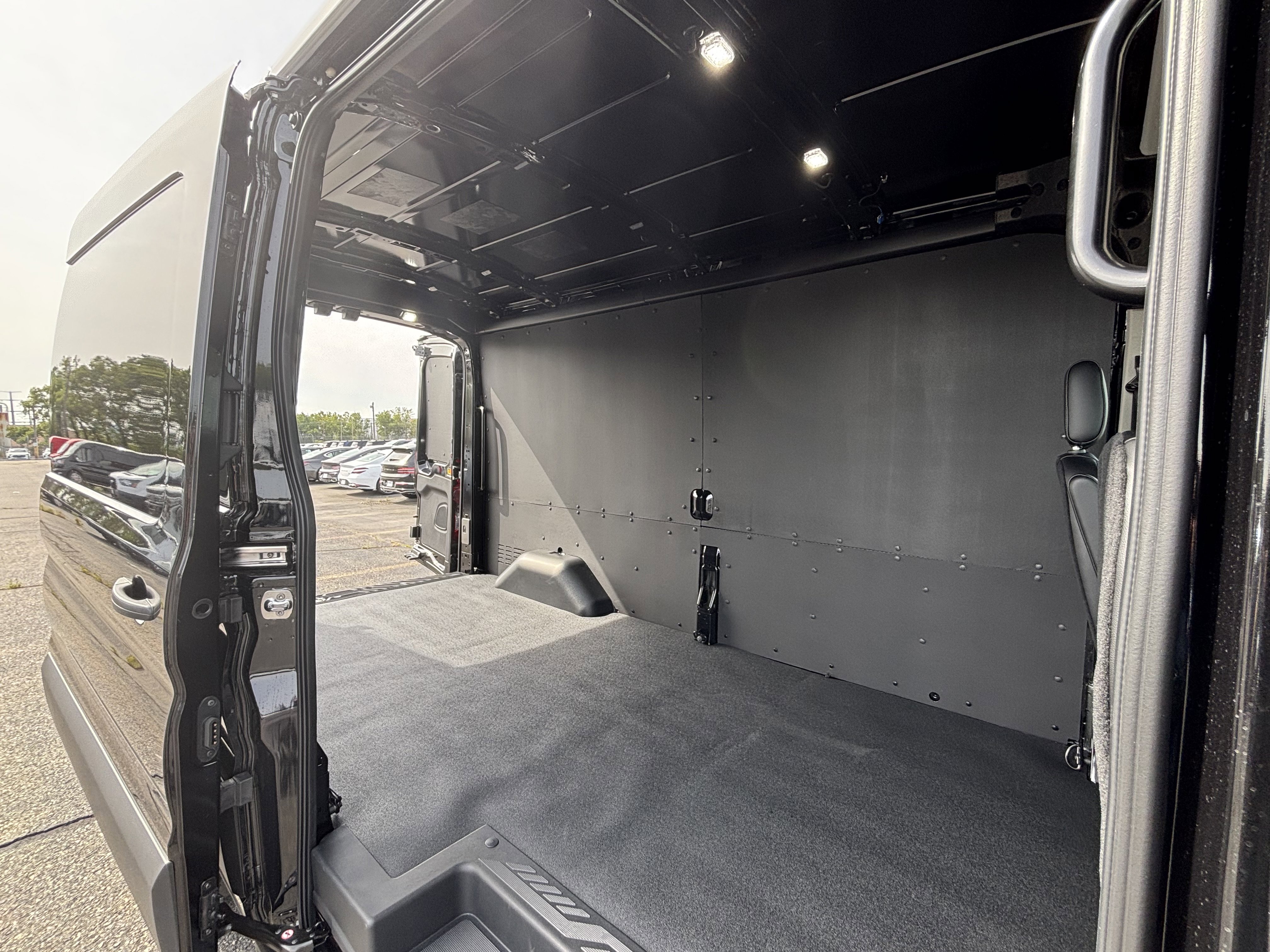 New 2025 Ford Transit 250 148 Medium Roof image 12