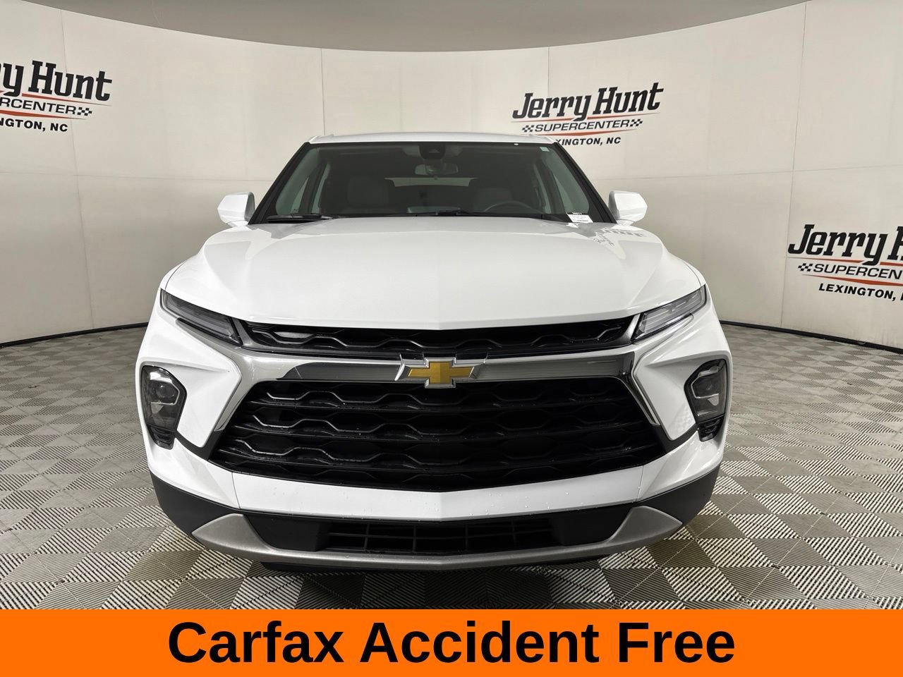 Used 2025 Chevrolet Blazer LT FWD image 3