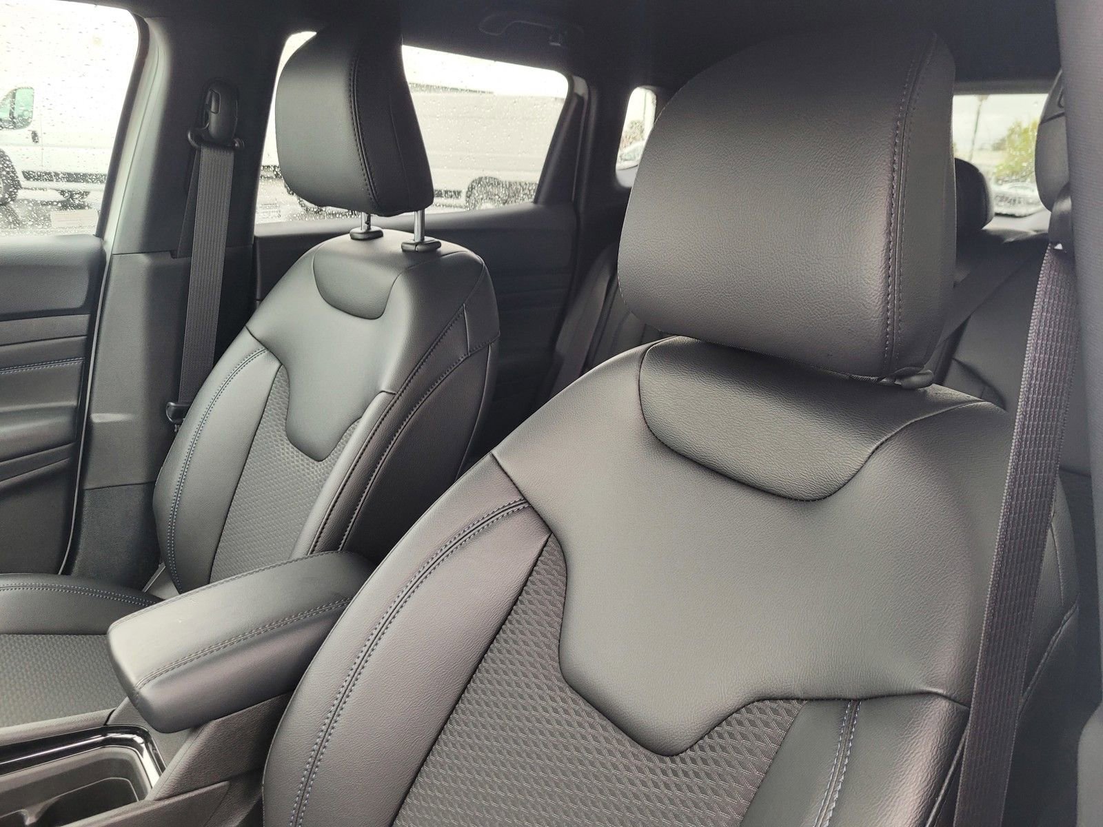 New 2026 Jeep Compass Latitude image 12