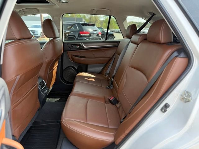 Used 2018 Subaru Outback 3.6R Touring AWD/4WD image 16