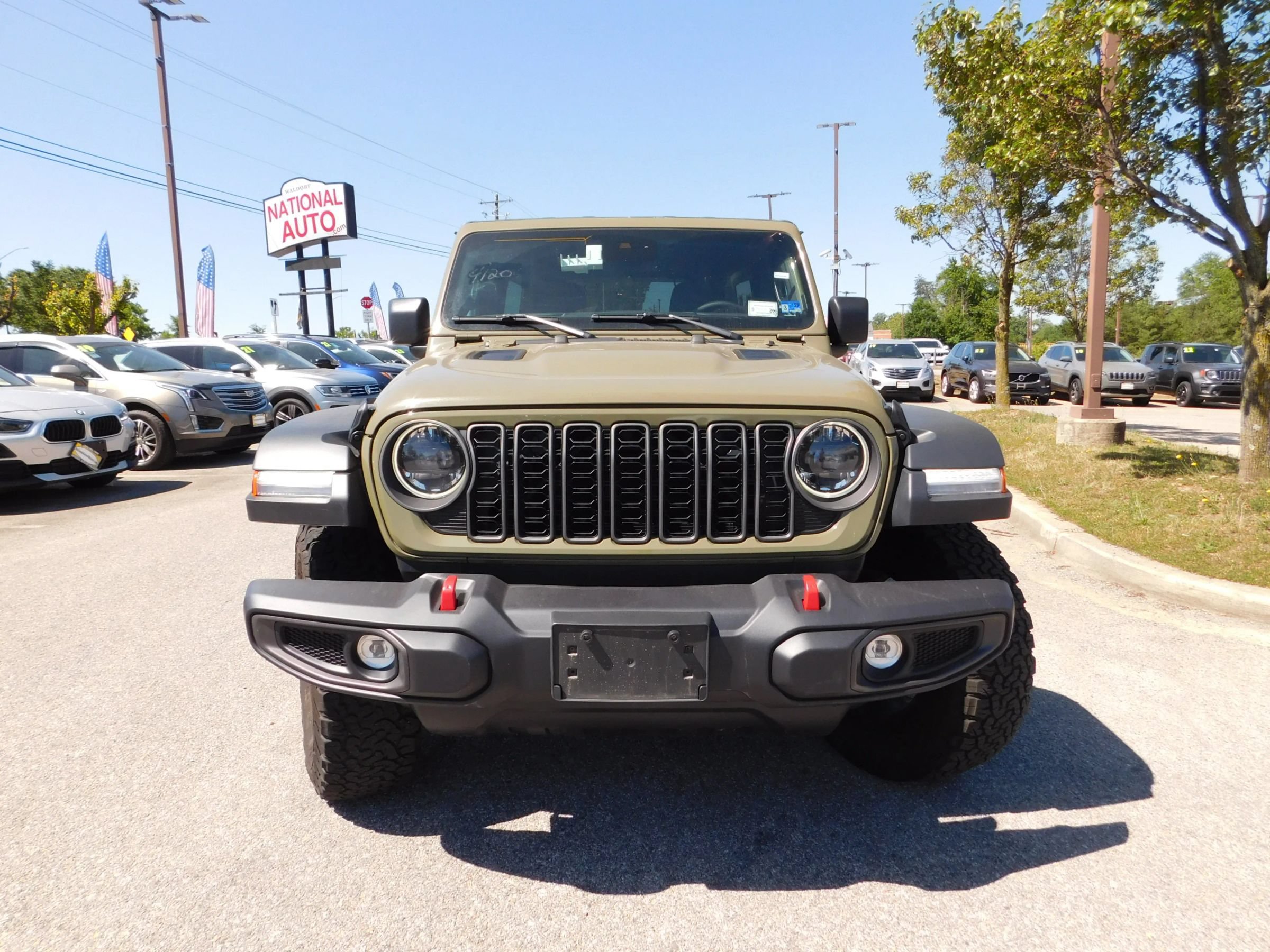Used 2025 Jeep Wrangler Unlimited Rubicon AWD/4WD image 3