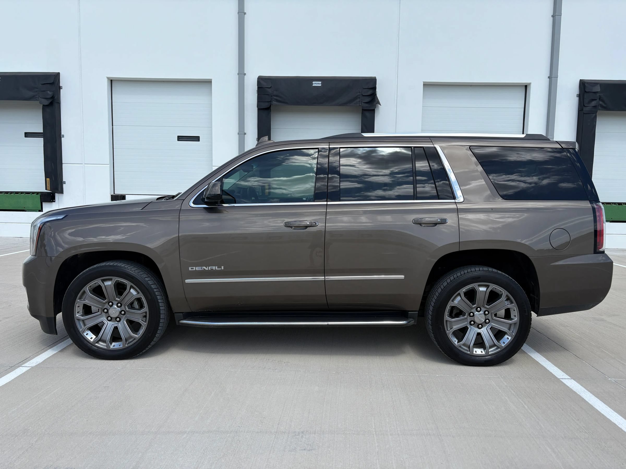 Used 2015 GMC Yukon Denali w/ Enhanced Security Package AWD/4WD image 6