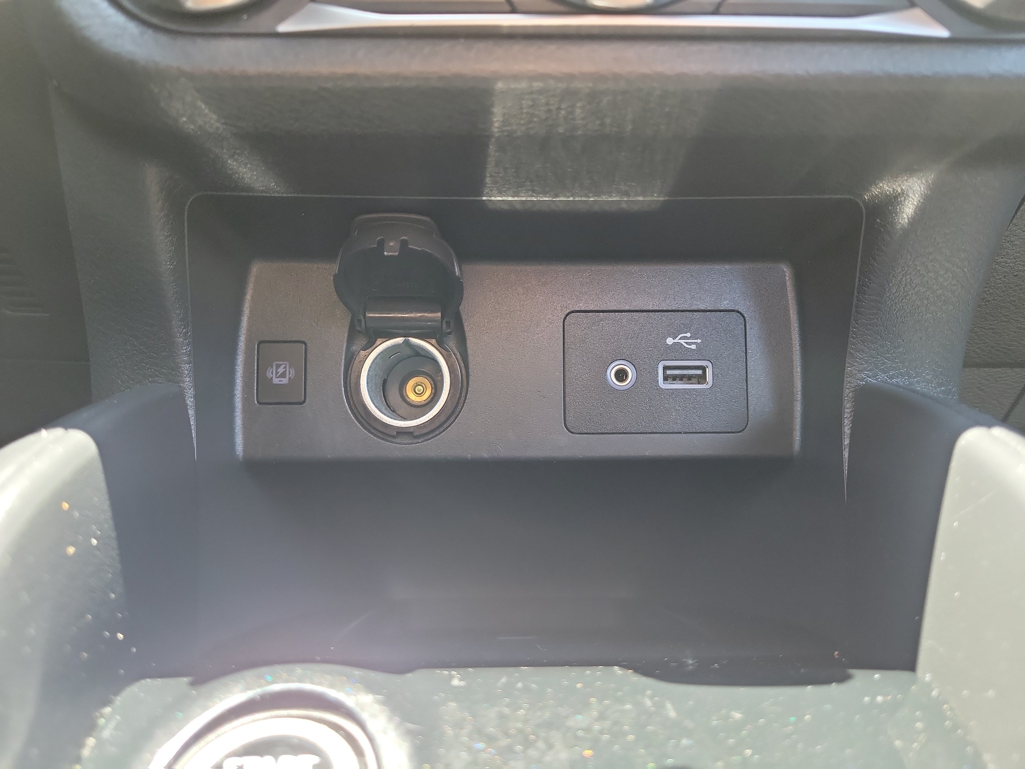 Used 2025 Nissan Versa SV FWD image 28