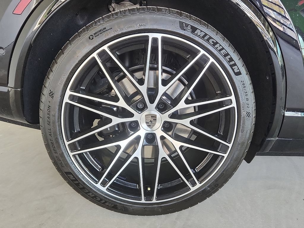 New 2026 Porsche Macan Turbo Electric AWD/4WD image 10