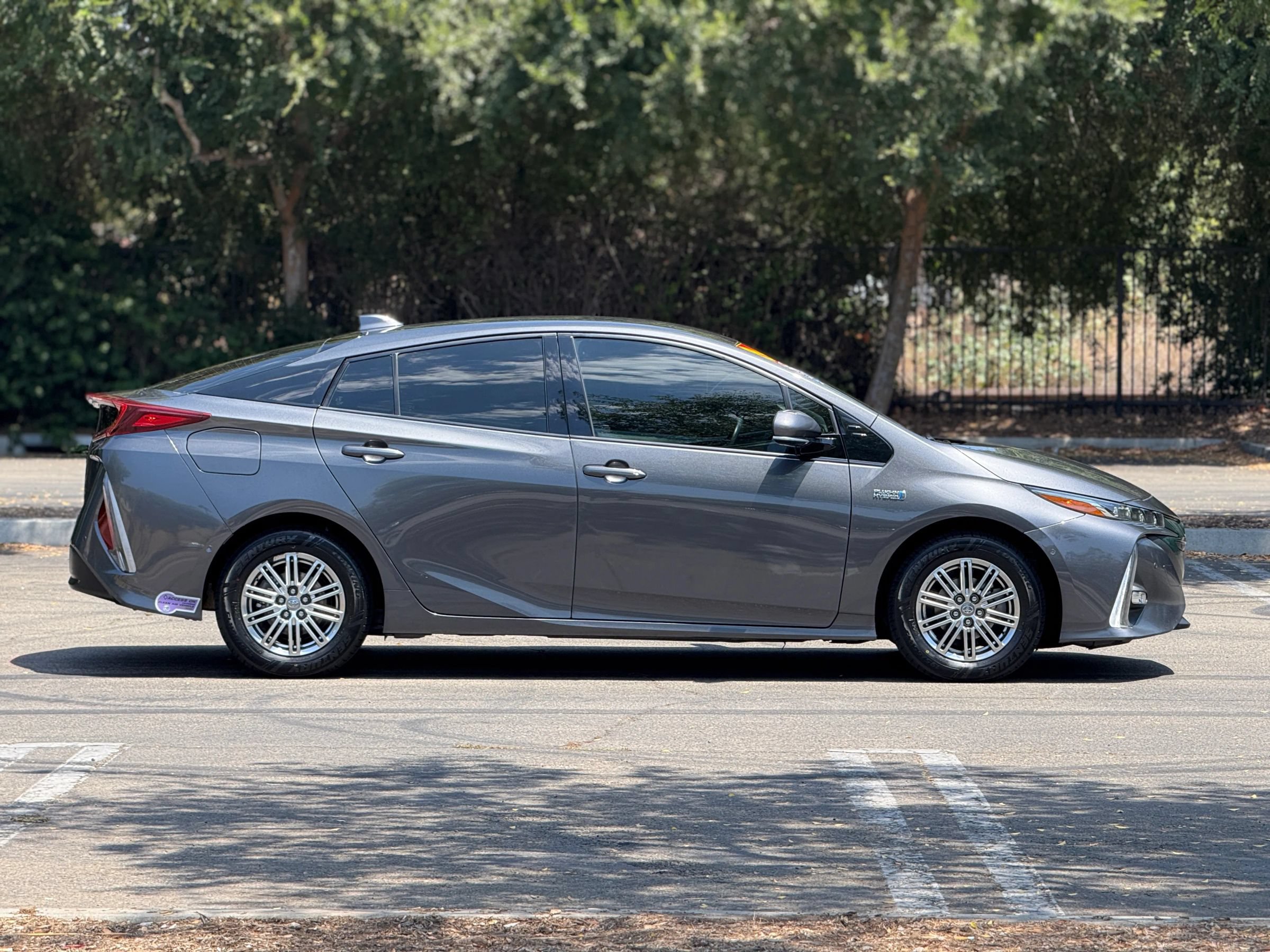 Used 2019 Toyota Prius Prime Advanced w/ Carpet Mat Package FWD image 2
