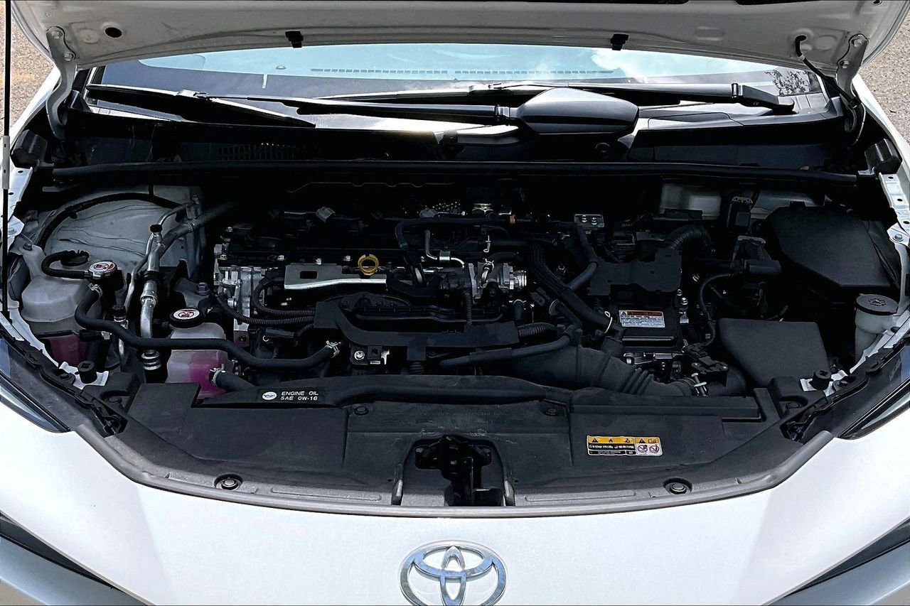 Used 2024 Toyota Prius XLE FWD image 30