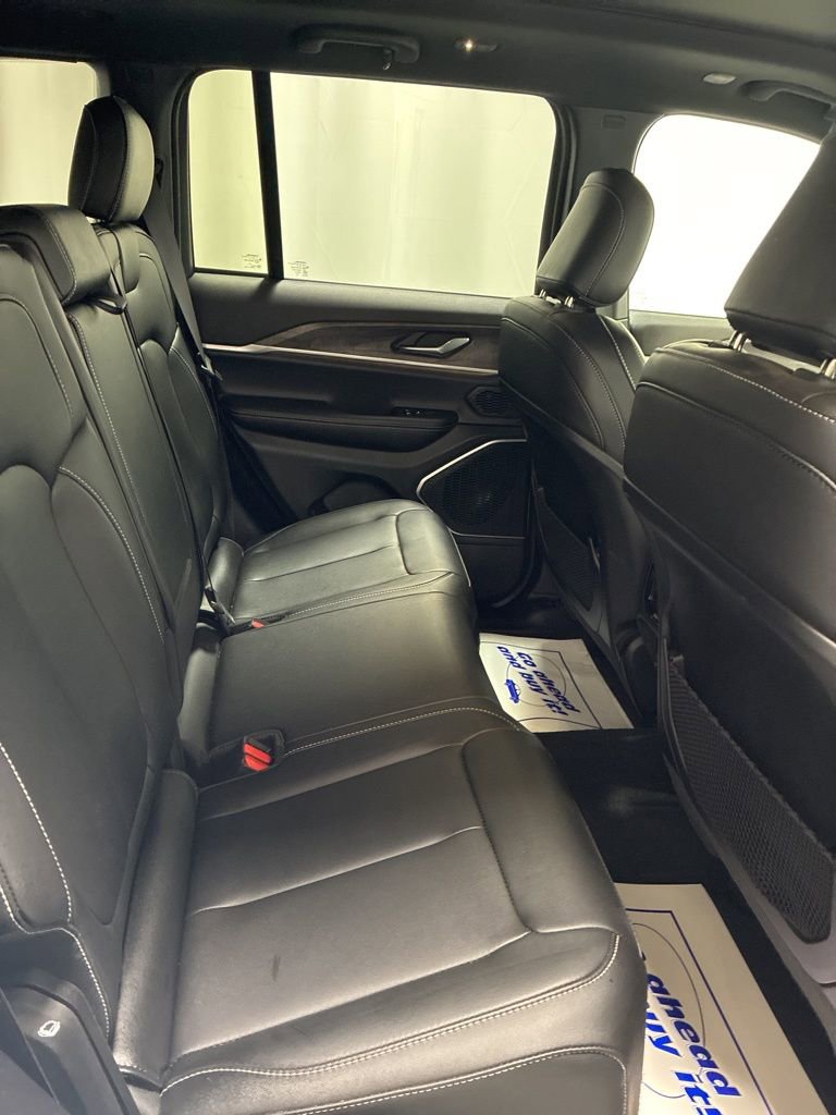 Used 2025 Jeep Grand Cherokee Limited image 24