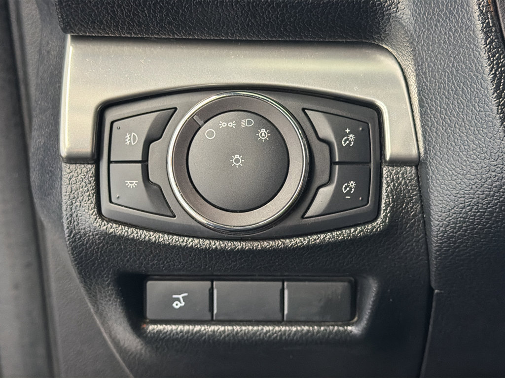 Used 2019 Ford Explorer XLT w/ Equipment Group 202A AWD/4WD image 21