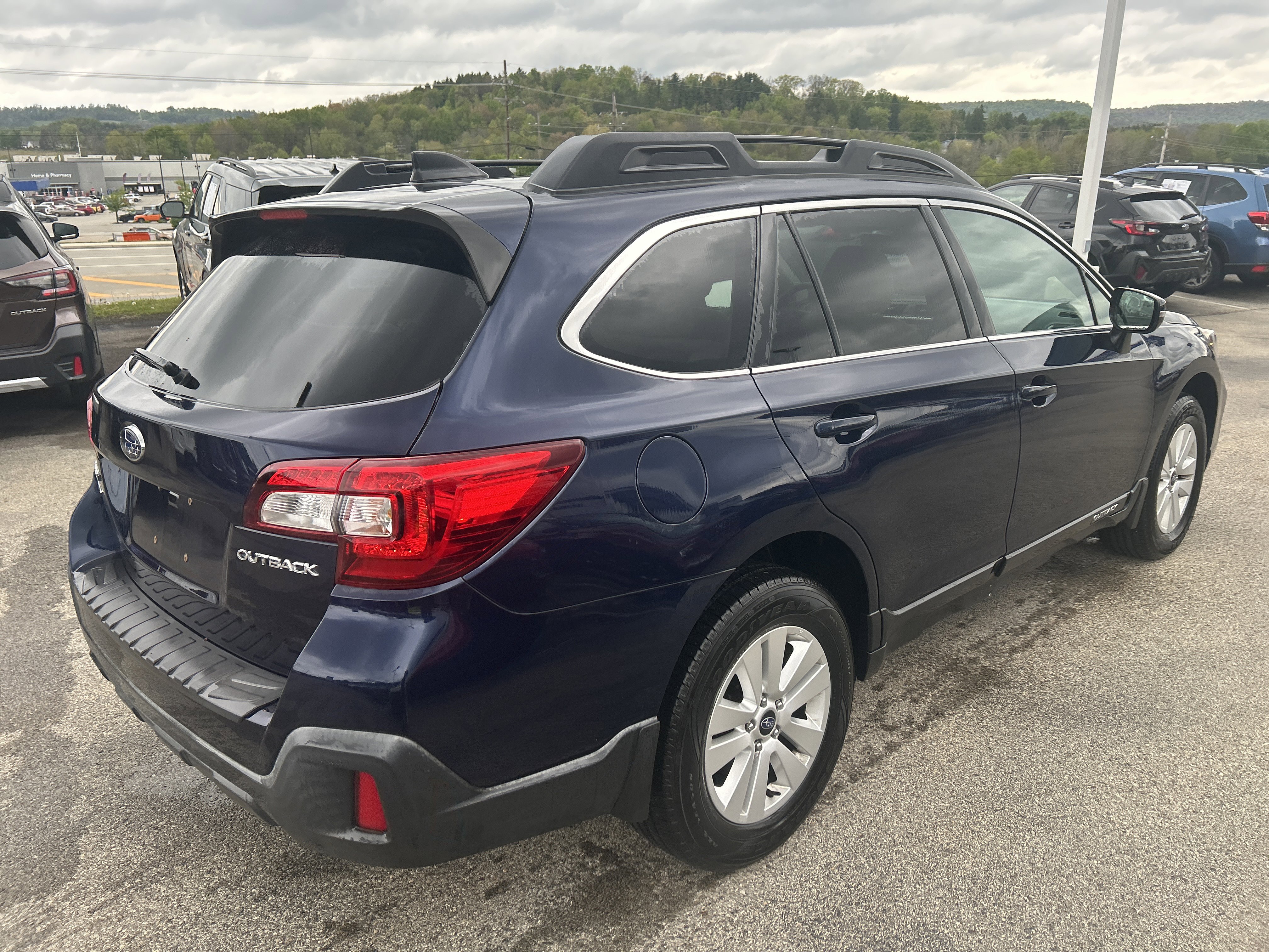 Used 2018 Subaru Outback 2.5i Premium AWD/4WD image 12