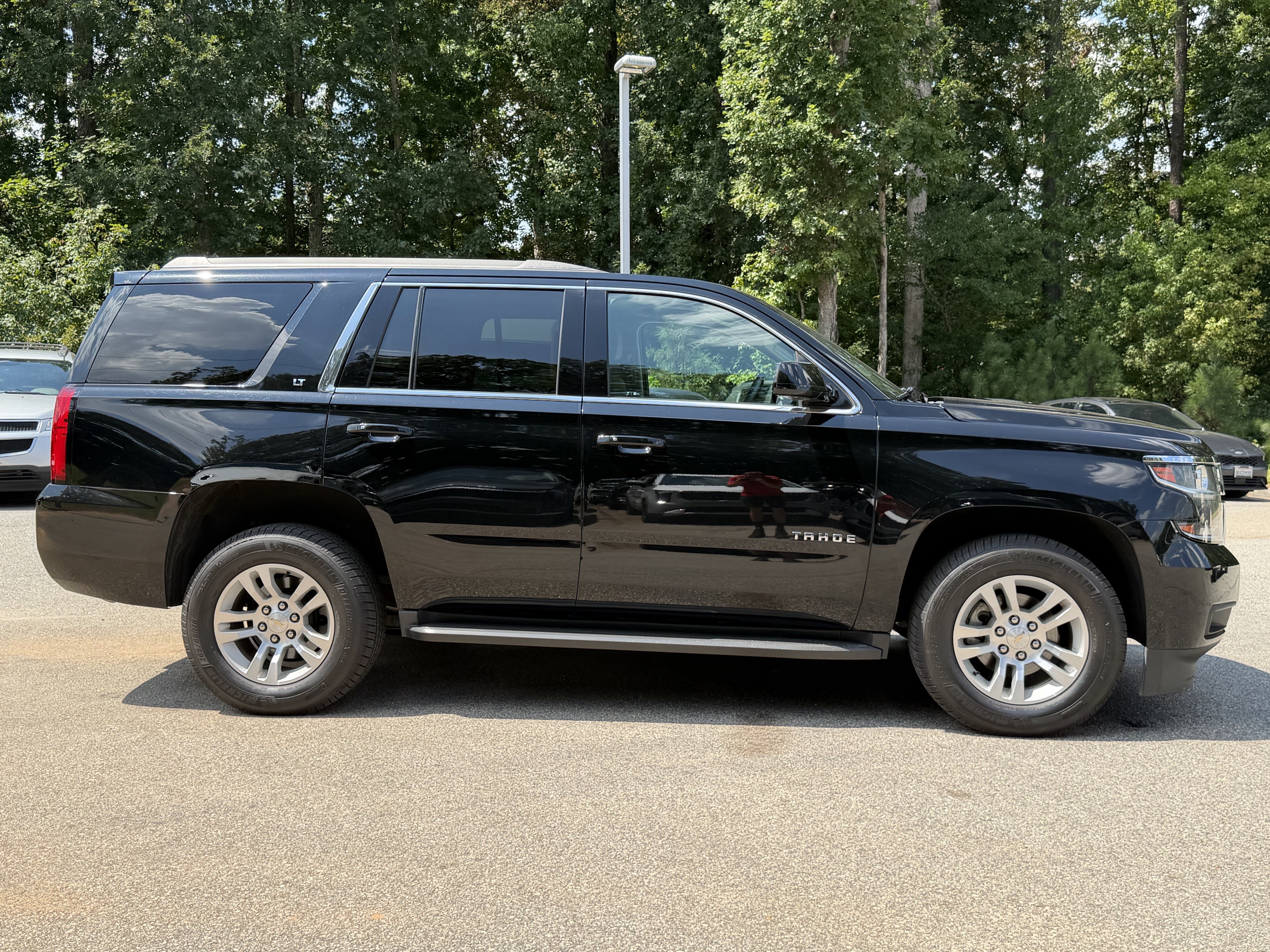 Used 2018 Chevrolet Tahoe LT w/ Luxury Package RWD image 29
