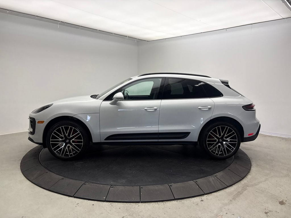 Certified 2024 Porsche Macan S AWD/4WD image 2