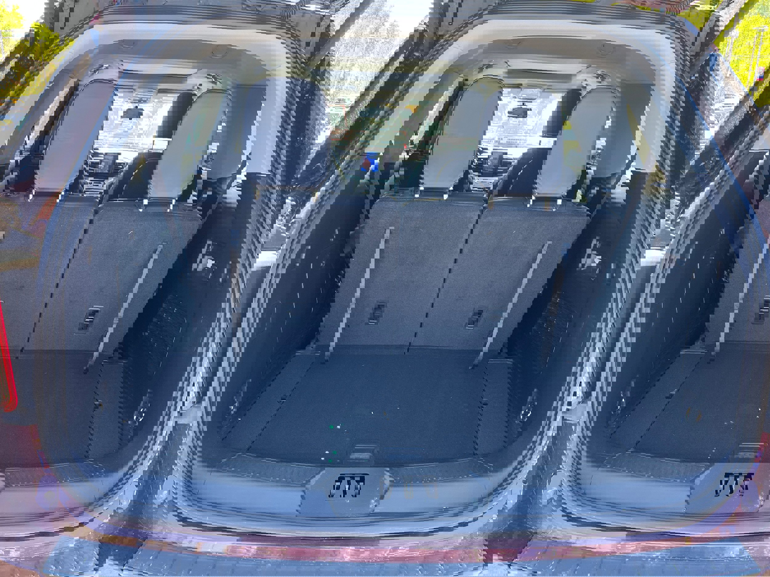 Used 2022 Ford Explorer XLT w/ Equipment Group 202A AWD/4WD image 14