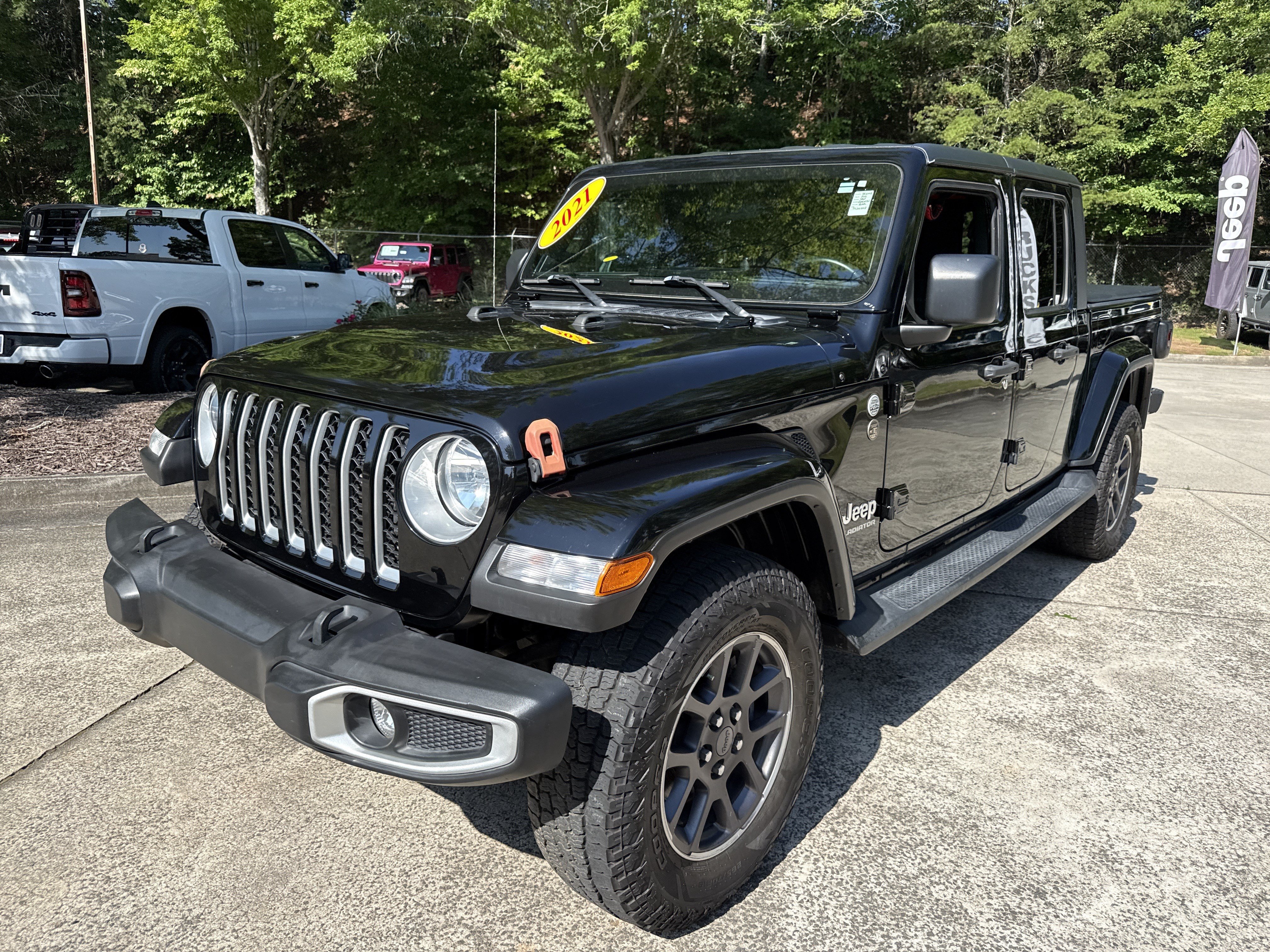 Used 2021 Jeep Gladiator Overland AWD/4WD image 3