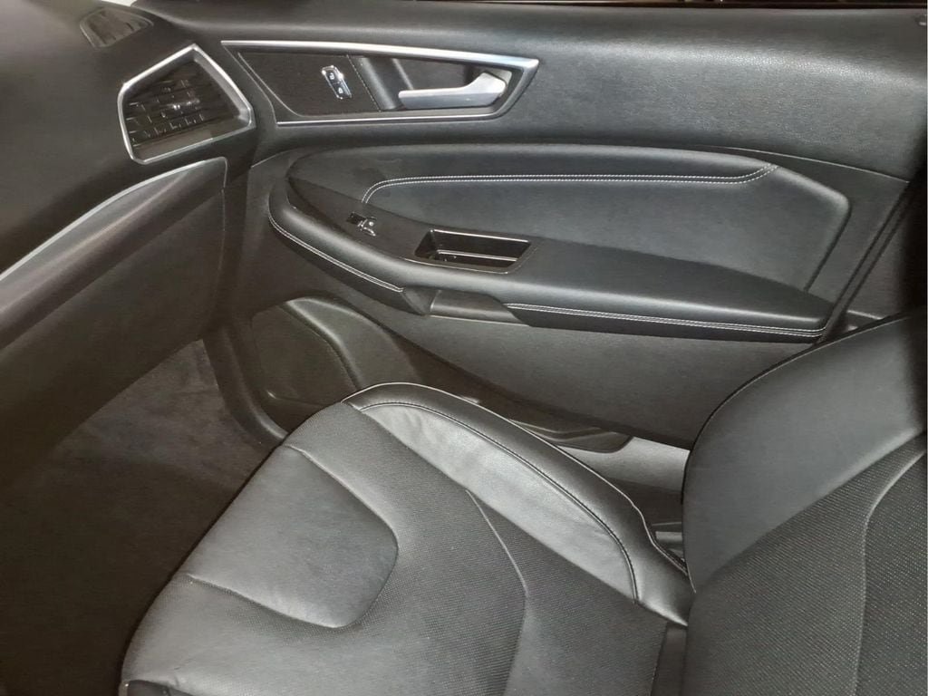 Used 2015 Ford Edge Titanium w/ Equipment Group 301A AWD/4WD image 28