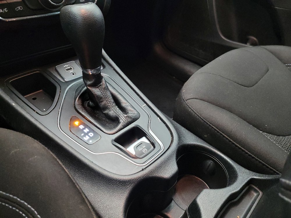 Used 2019 Jeep Cherokee Latitude w/ Popular Appearance Group image 26