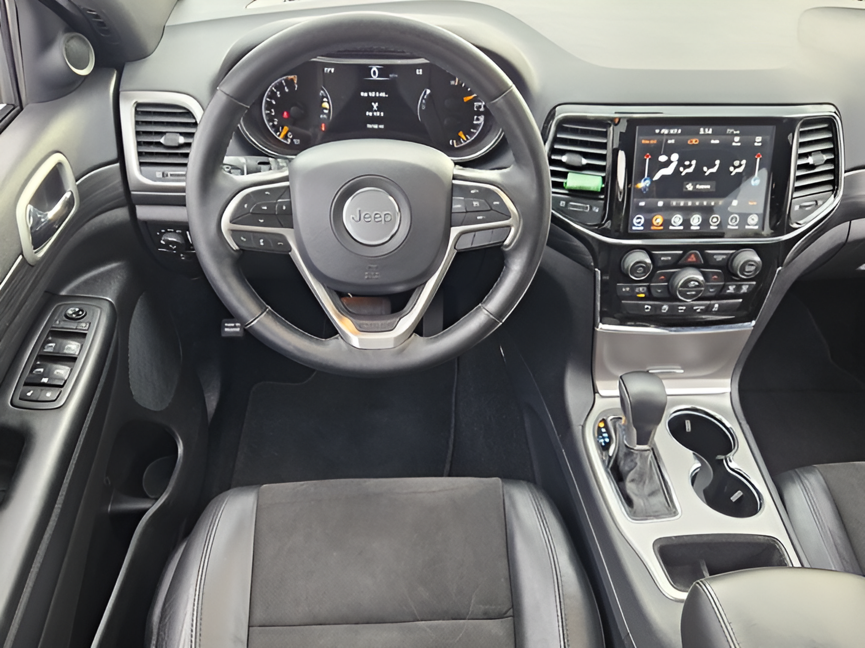 Used 2020 Jeep Grand Cherokee Altitude RWD image 11
