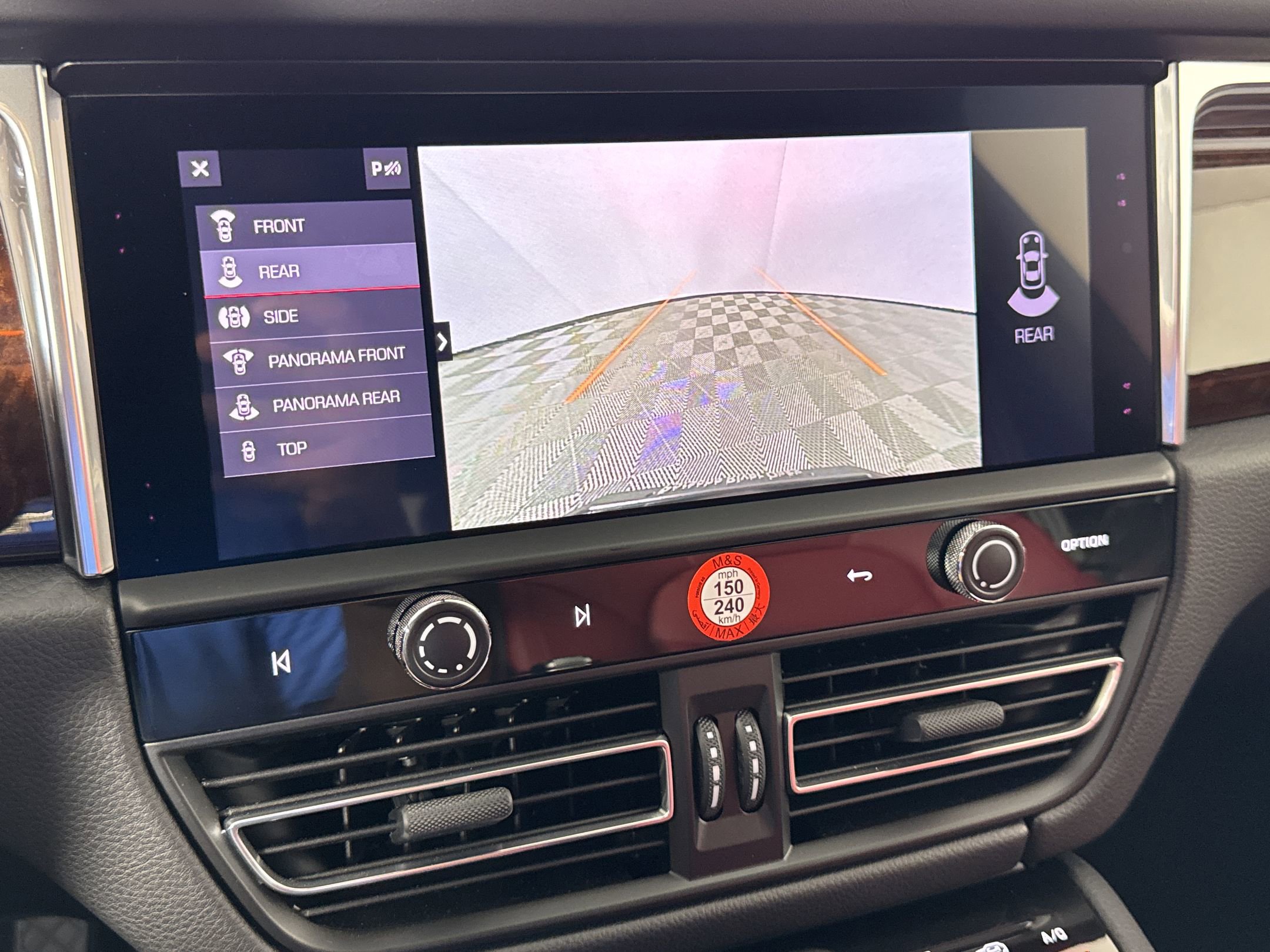 Certified 2025 Porsche Macan GTS image 25