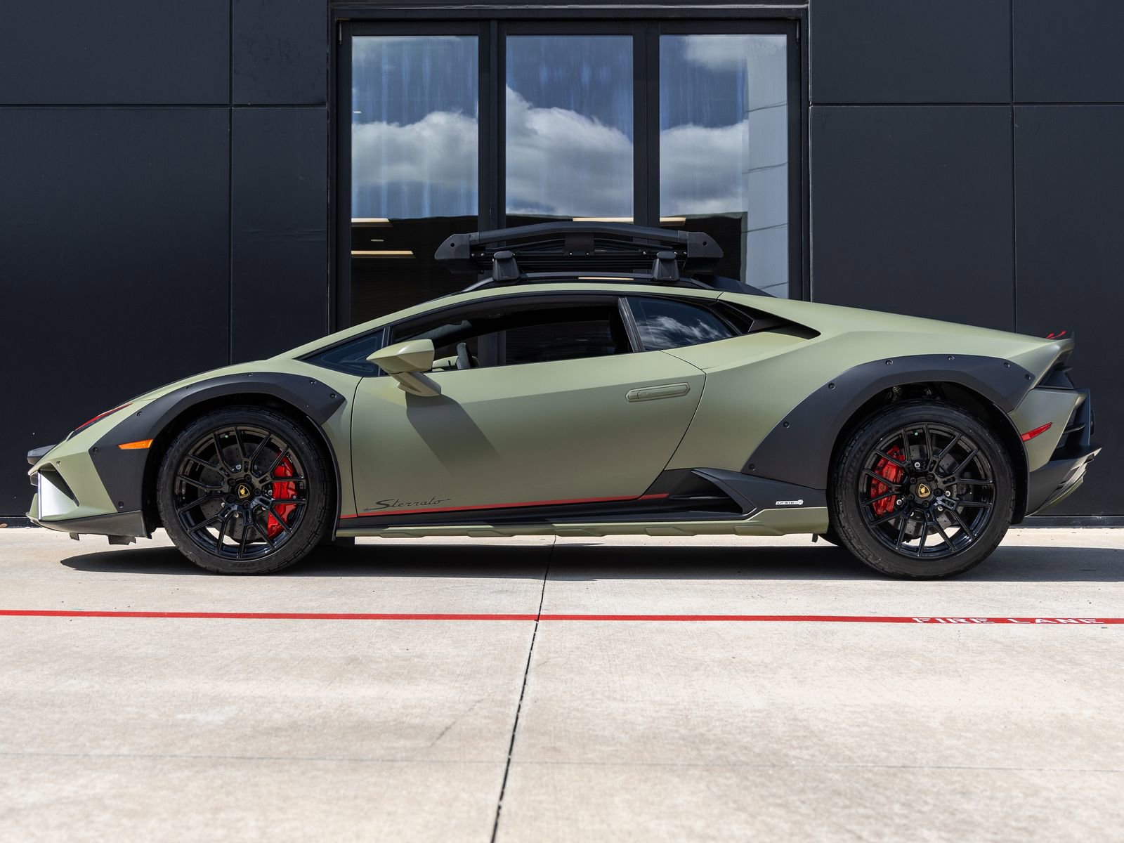 Used 2024 Lamborghini Huracan Sterrato AWD/4WD image 9