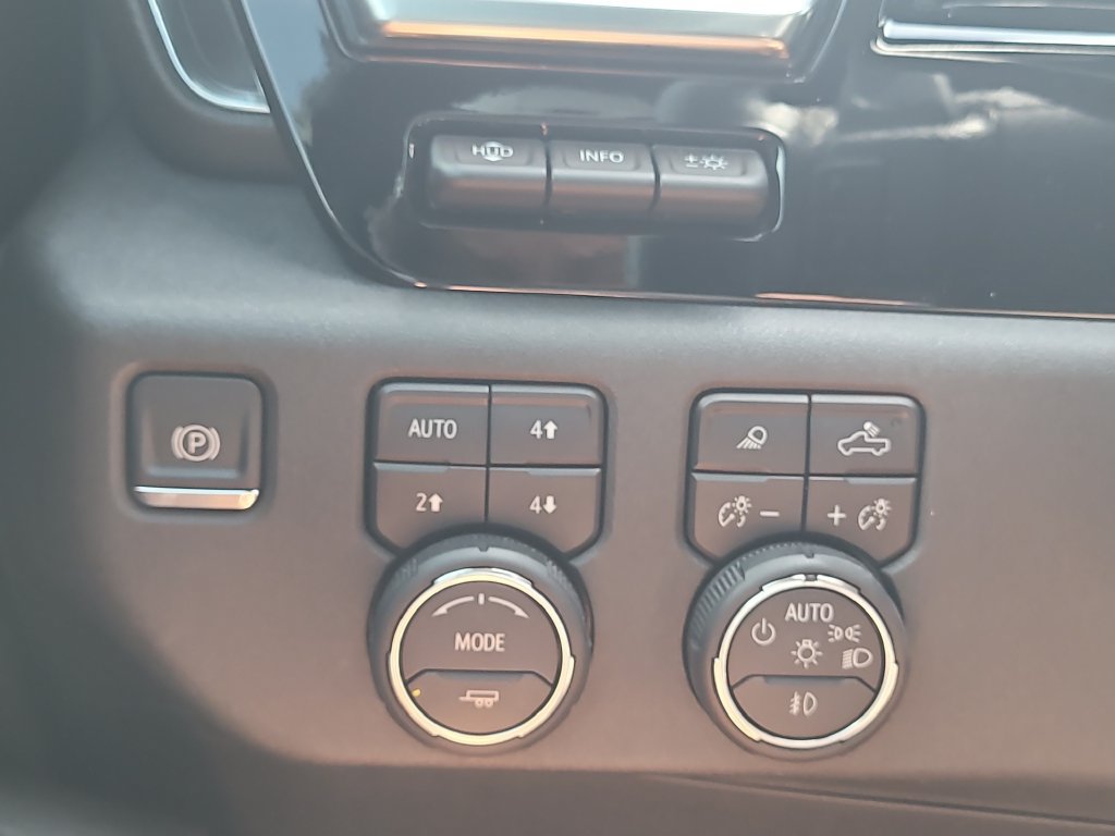Used 2025 Chevrolet Silverado 1500 High Country w/ High Country Premium Package AWD/4WD image 28