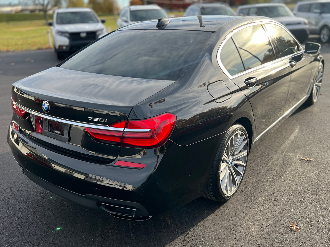Used 2019 BMW 750i w/ Executive Package image 11
