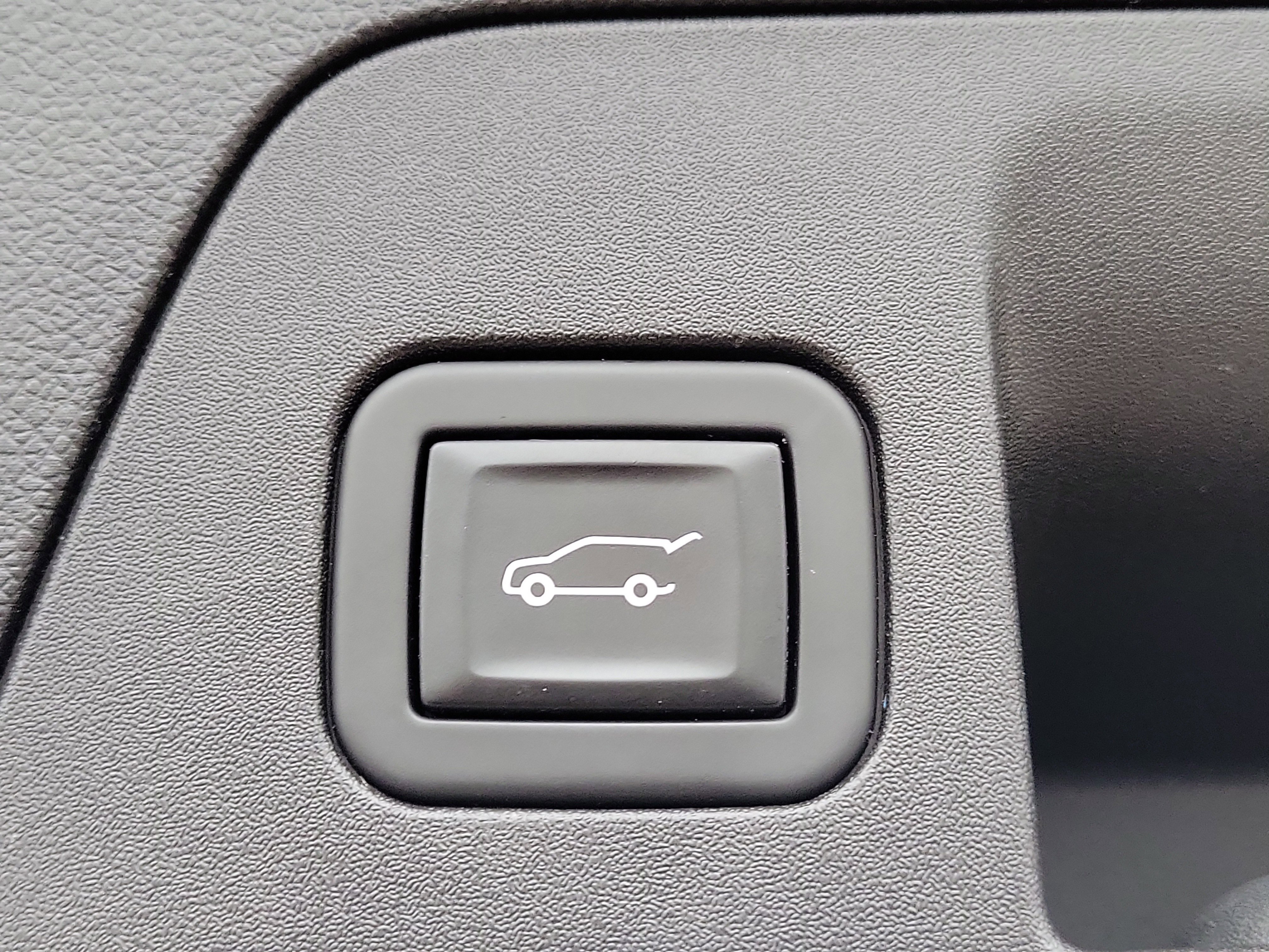 Used 2023 Buick Envision Essence w/ Sport Touring Package image 8