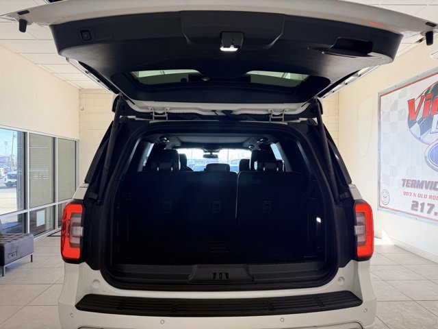 Used 2023 Ford Expedition Platinum image 7