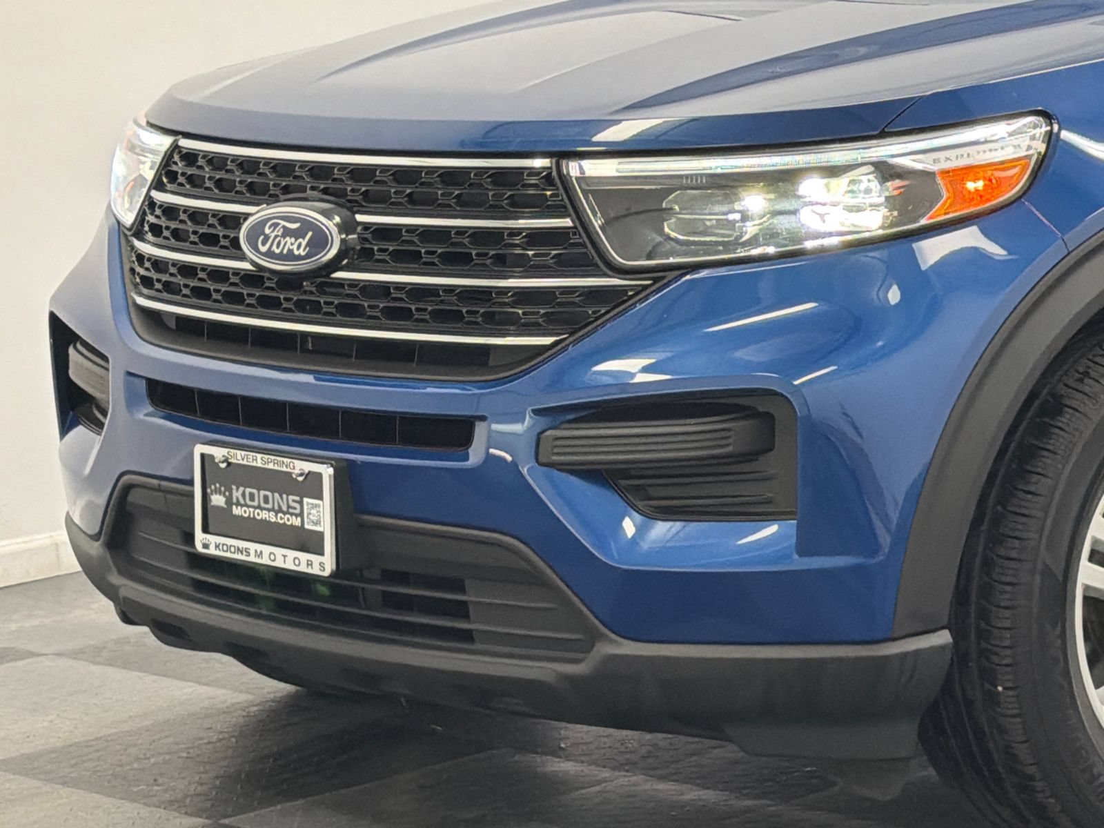 Used 2021 Ford Explorer XLT AWD/4WD image 2