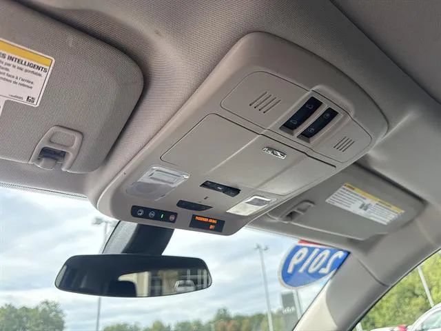 Used 2019 Buick Envision Essence FWD image 12