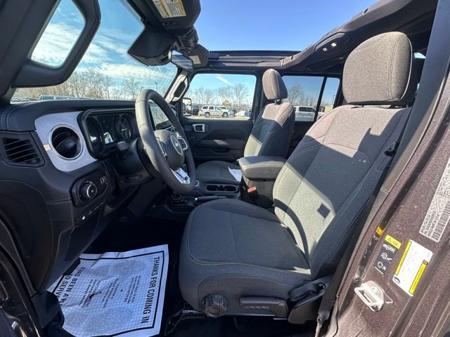 Used 2025 Jeep Wrangler Unlimited Sahara w/ Safety Group image 24